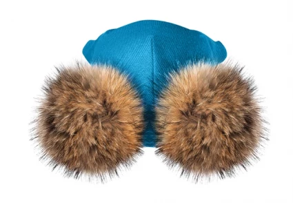 Зимняя шапочка-шлем Corona.hm "Карамелька" бирюза с 2 натуральными помпонами енот