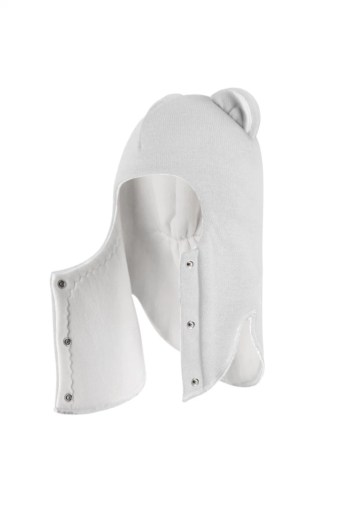 Зимняя шапочка шлем Corona.hm "Мисс Львица" на кнопках молоко