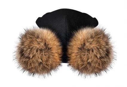 Зимова шапочка-шолом Corona.hm "Карамелька"  чорний з 2 натуральними помпонами єнот